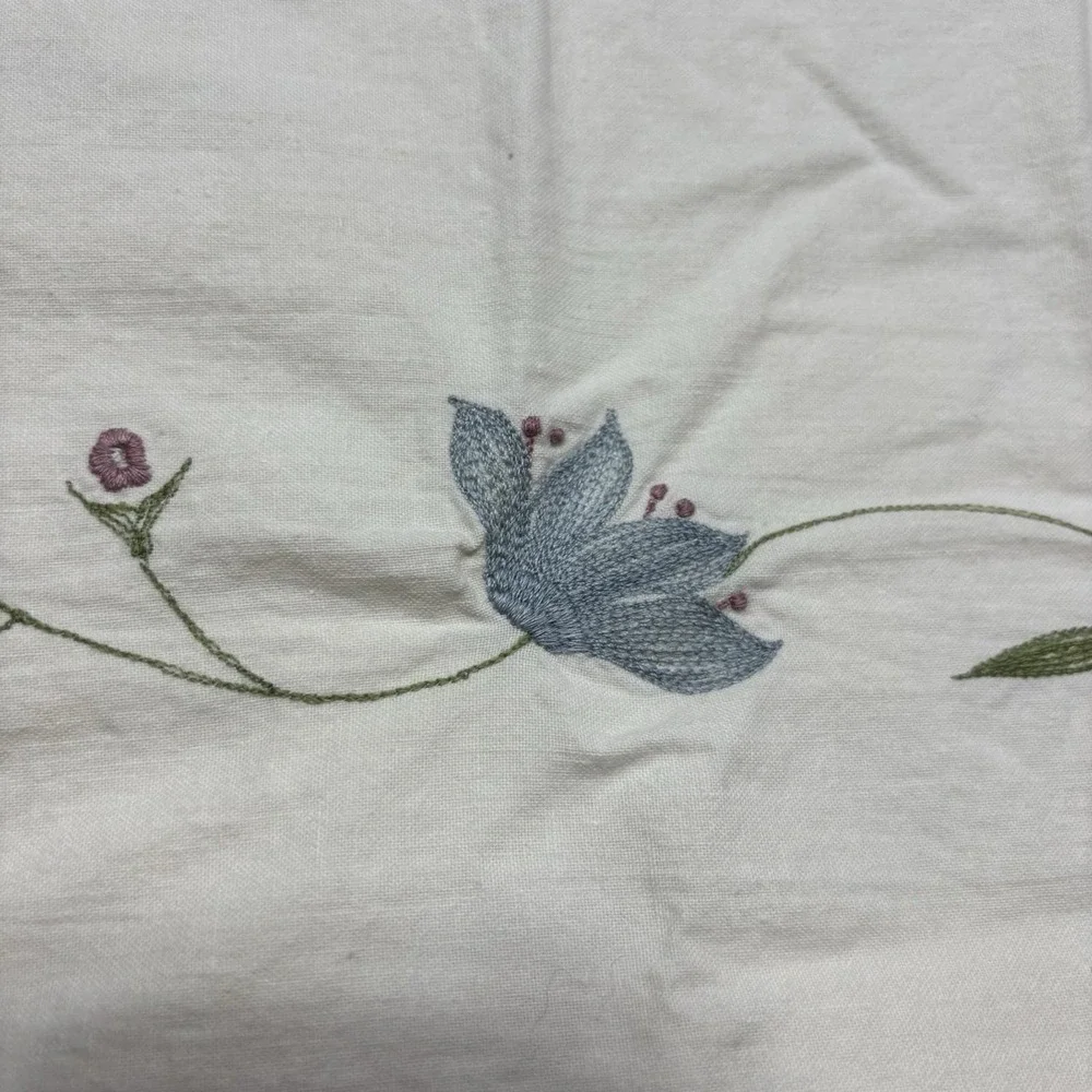 Tablecloth Vintage 48x66 Cream Embroidered Blue Flowers Rose & Blue Borders EUC